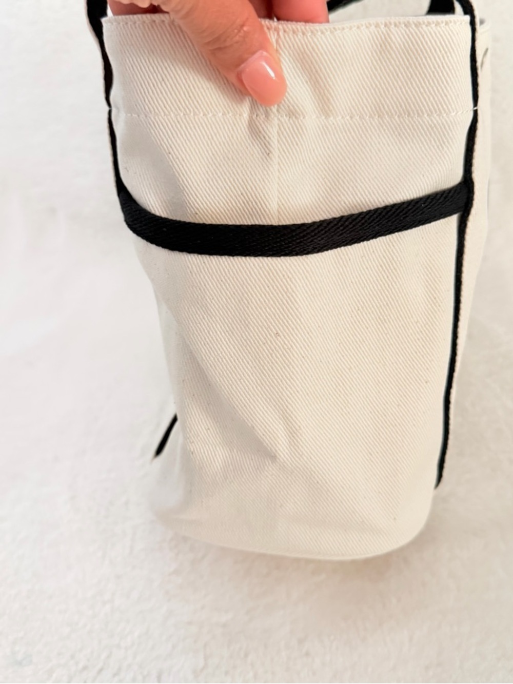 Lululemon Daily Multi-Pocket Mini Canvas Tote with Black Trim - Picture 4 of 13